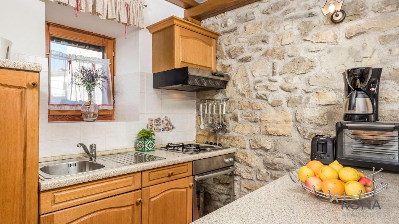 Rona Stone House Apartments Janja Boljun Eksteriør billede